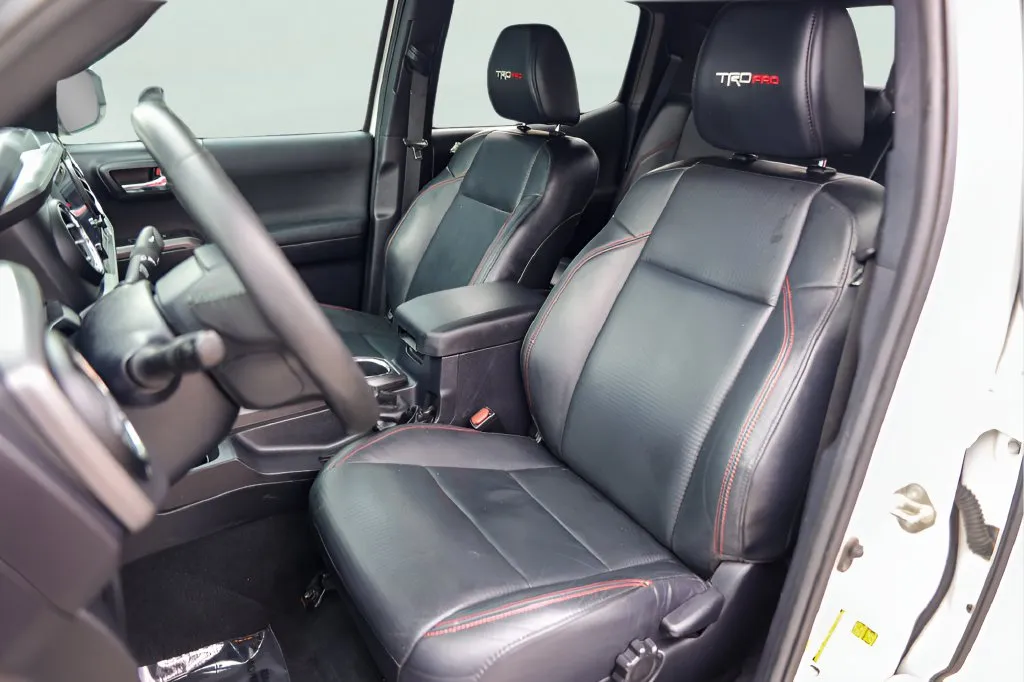 Toyota Tacoma photo 9