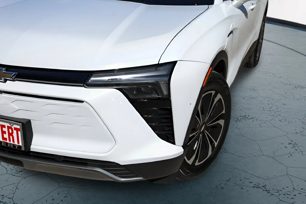 Chevrolet Blazer photo 2