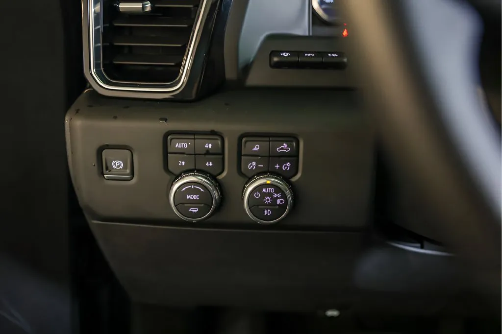 GMC Sierra photo 17