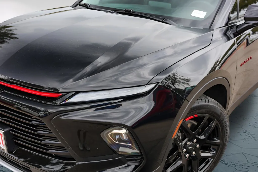 Chevrolet Blazer photo 2
