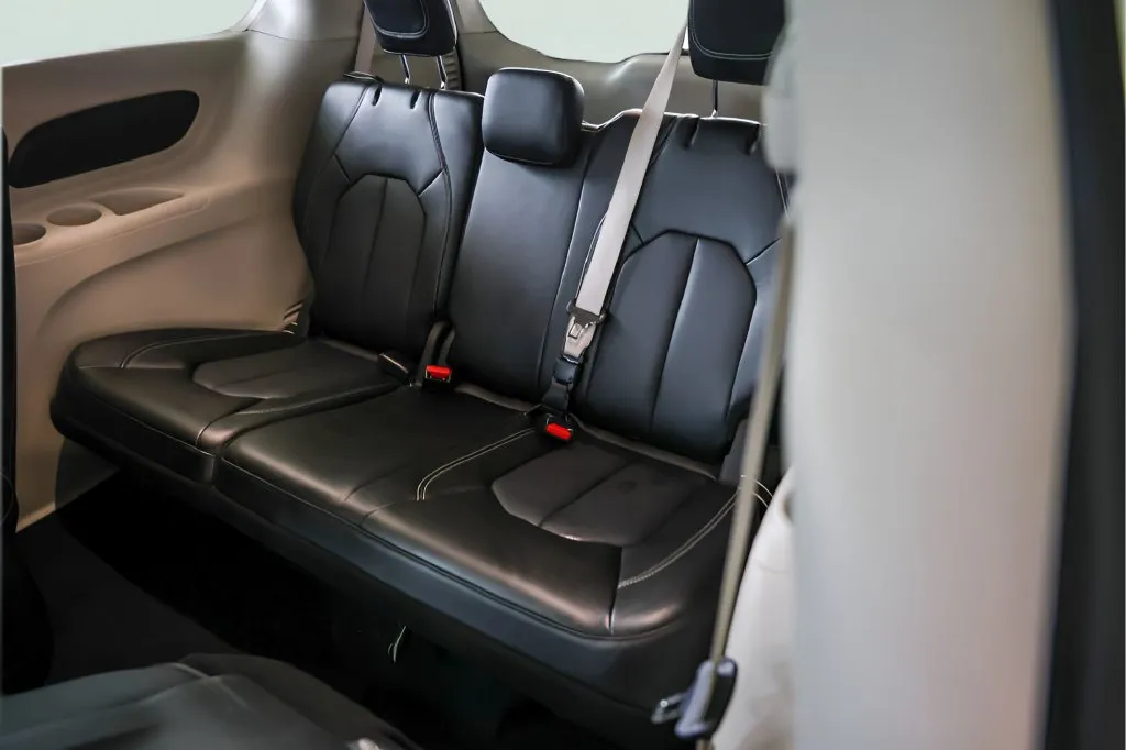 Chrysler Pacifica photo 25