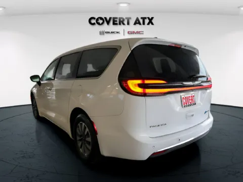 More photos of 2024 Chrysler Pacifica Hybrid Select at Covert Buick GMC, TX