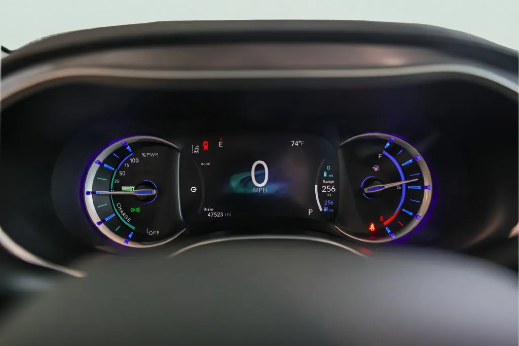 Chrysler Pacifica photo 13