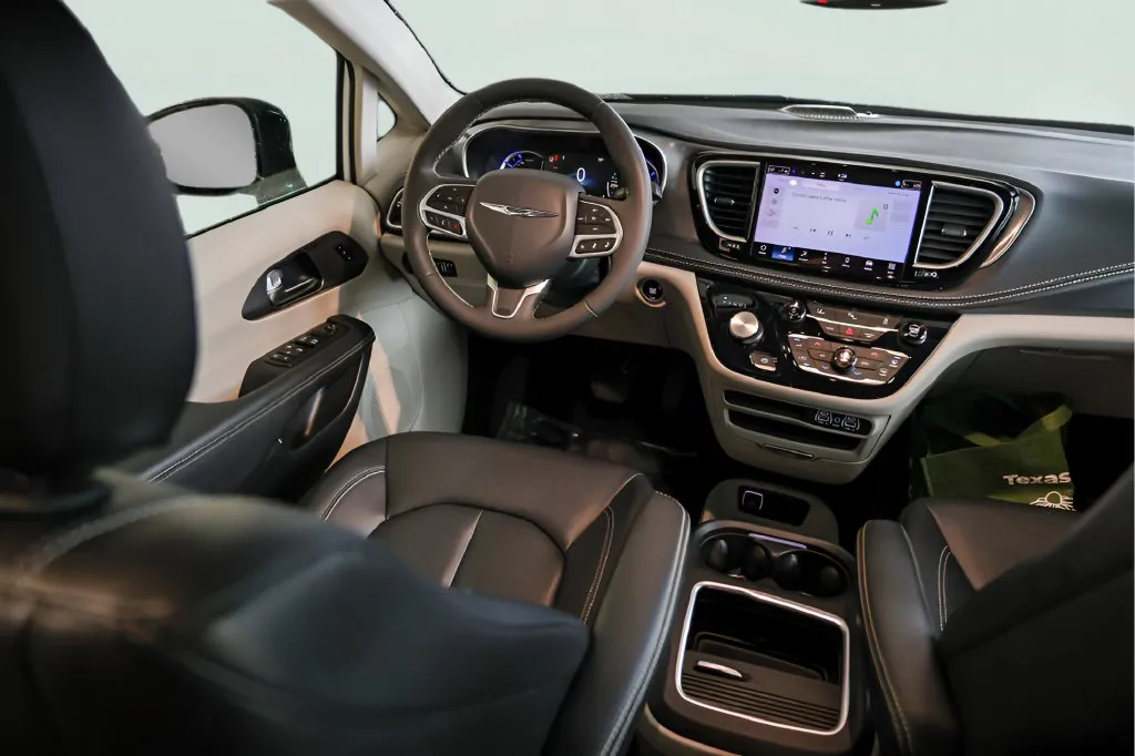 Chrysler Pacifica photo 27