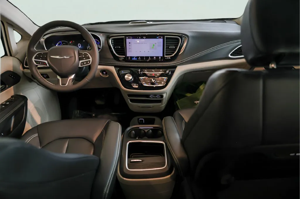 Chrysler Pacifica photo 26