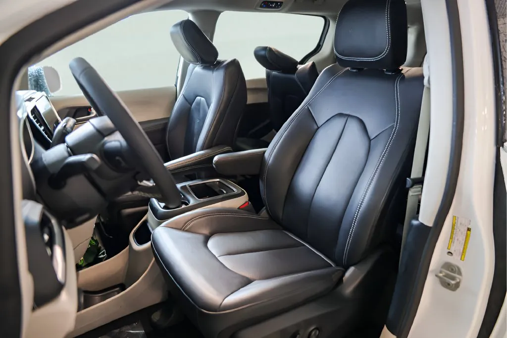 Chrysler Pacifica photo 9