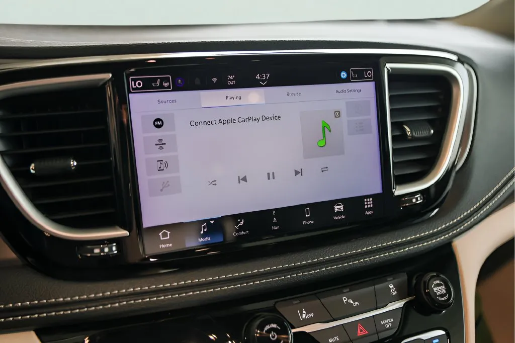 Chrysler Pacifica photo 18