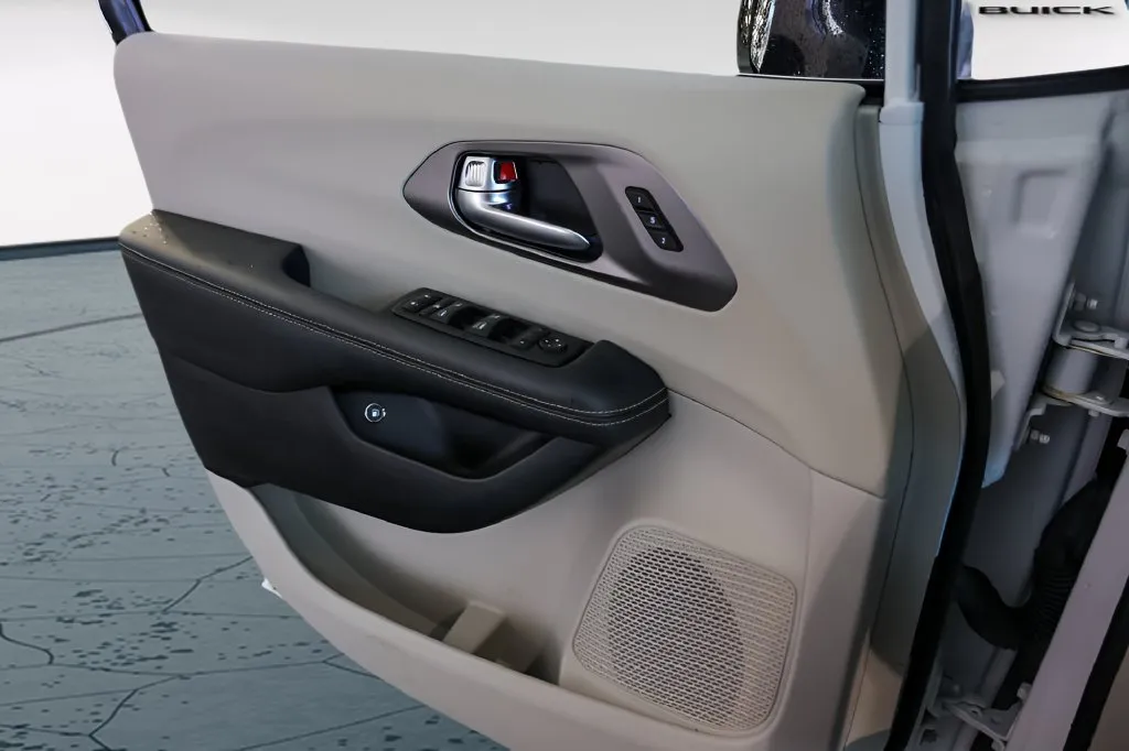 Chrysler Pacifica photo 22