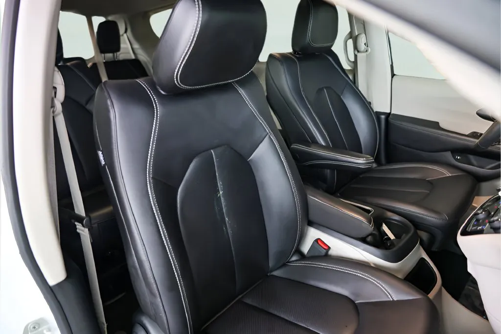 Chrysler Pacifica photo 31