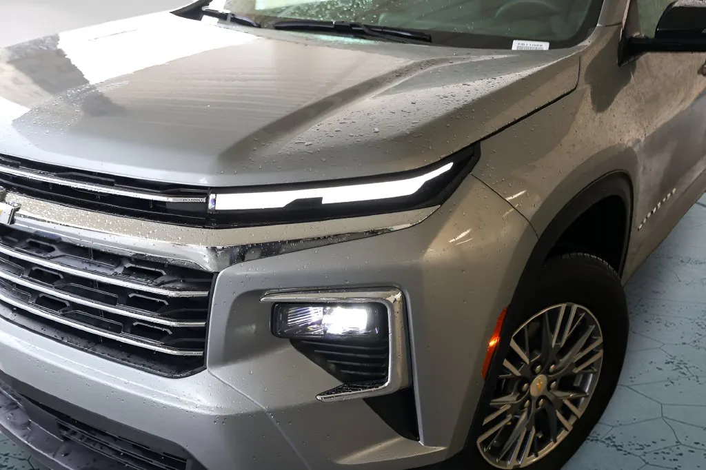 Chevrolet Traverse photo 2