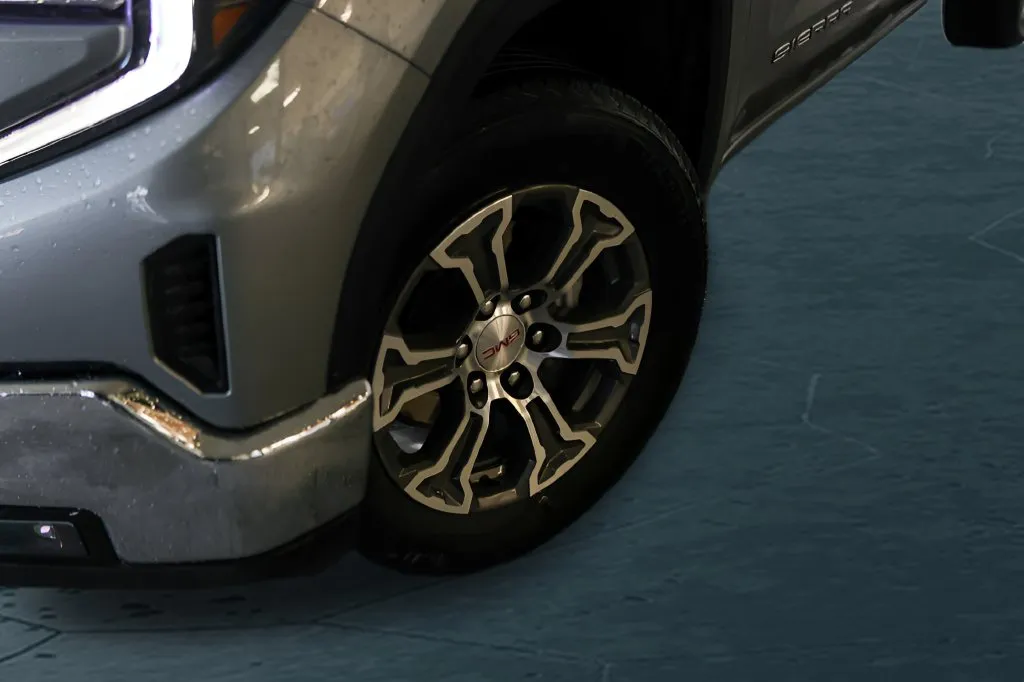 GMC Sierra photo 3