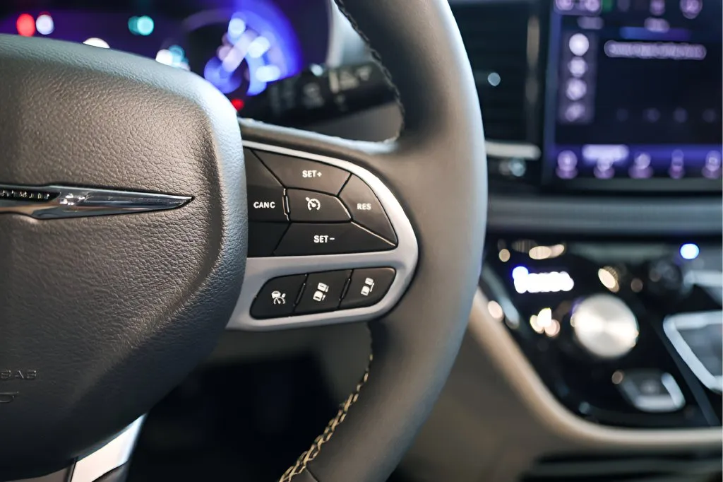 Chrysler Pacifica photo 15