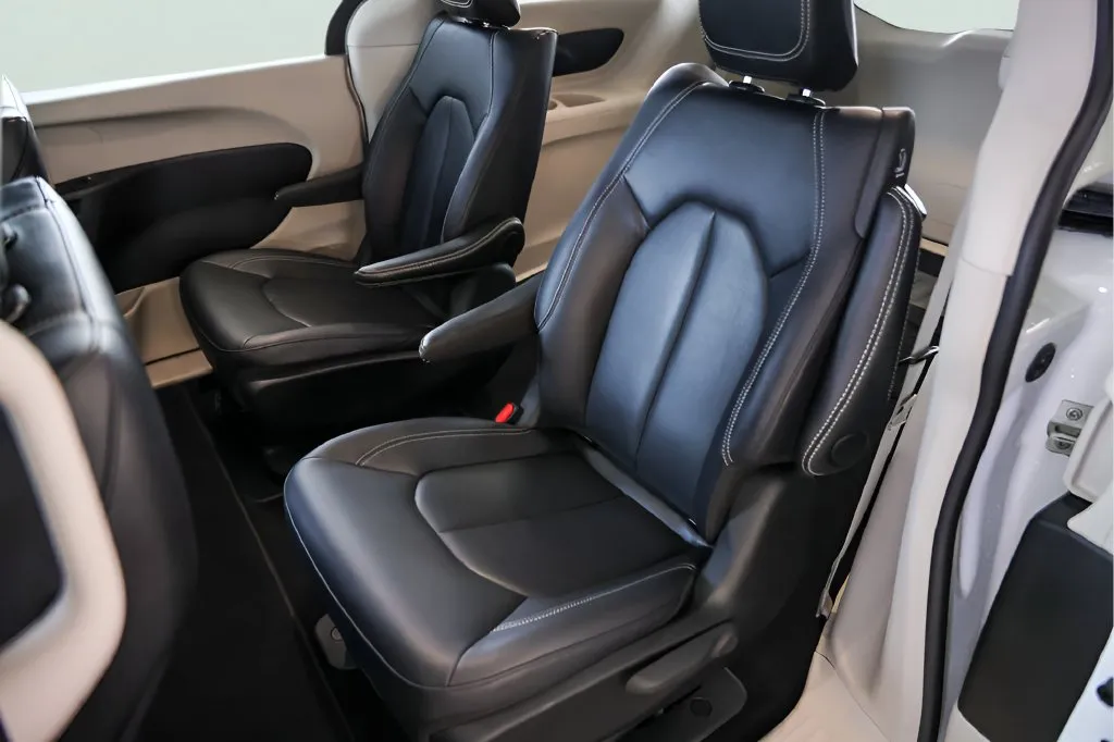Chrysler Pacifica photo 26