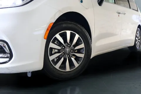 Another view of 2024 Chrysler Pacifica Hybrid Select for sale in Austin, TX at Covert Buick GMC
