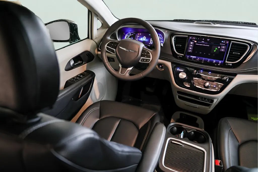 Chrysler Pacifica photo 29
