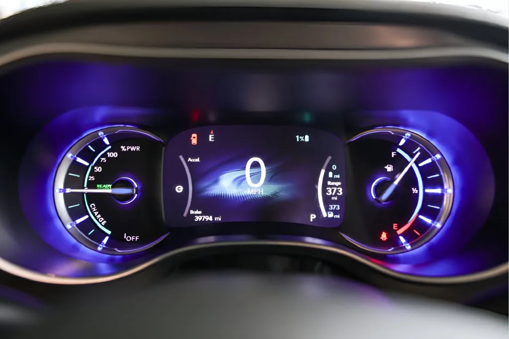 Chrysler Pacifica photo 13