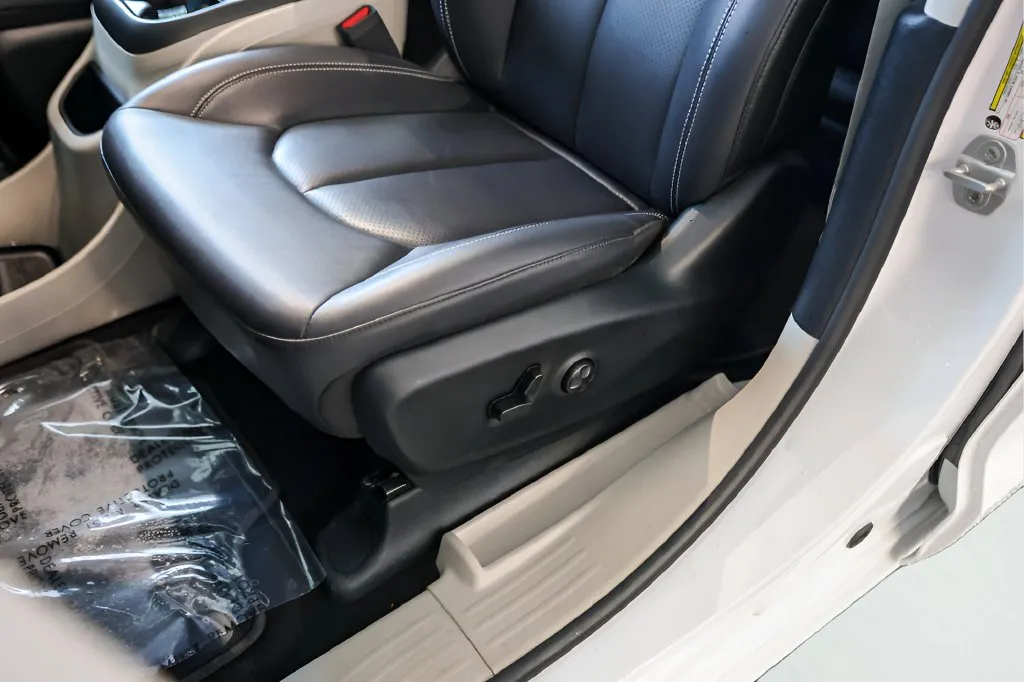 Chrysler Pacifica photo 10