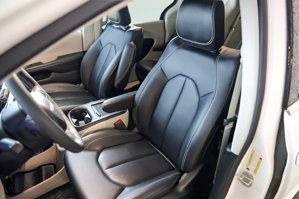 Chrysler Pacifica photo 9