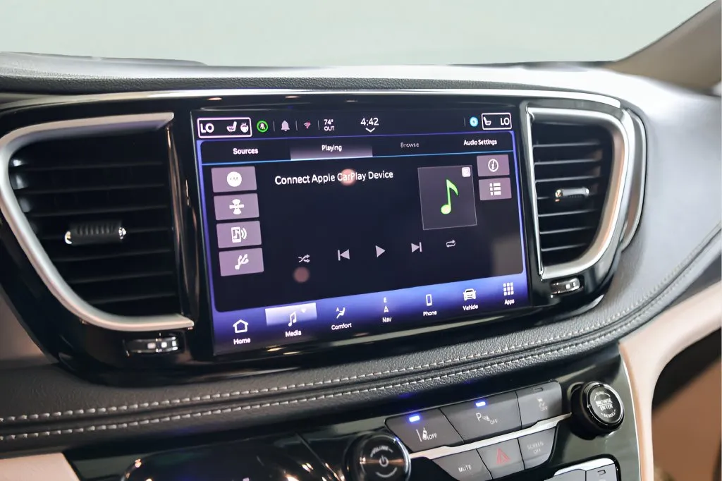 Chrysler Pacifica photo 18