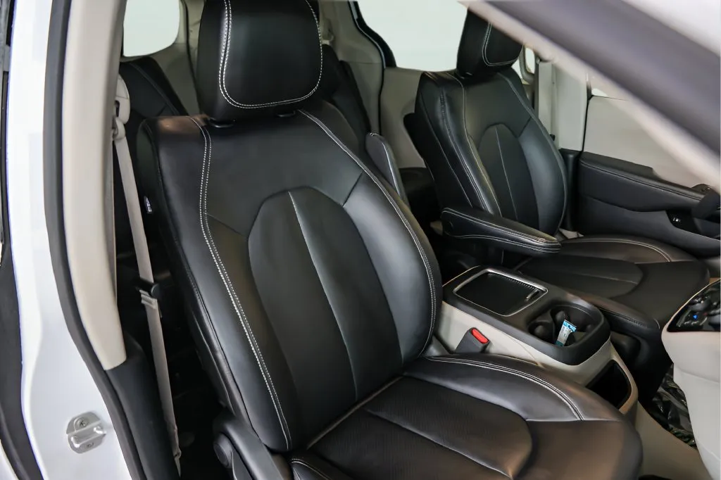 Chrysler Pacifica photo 33