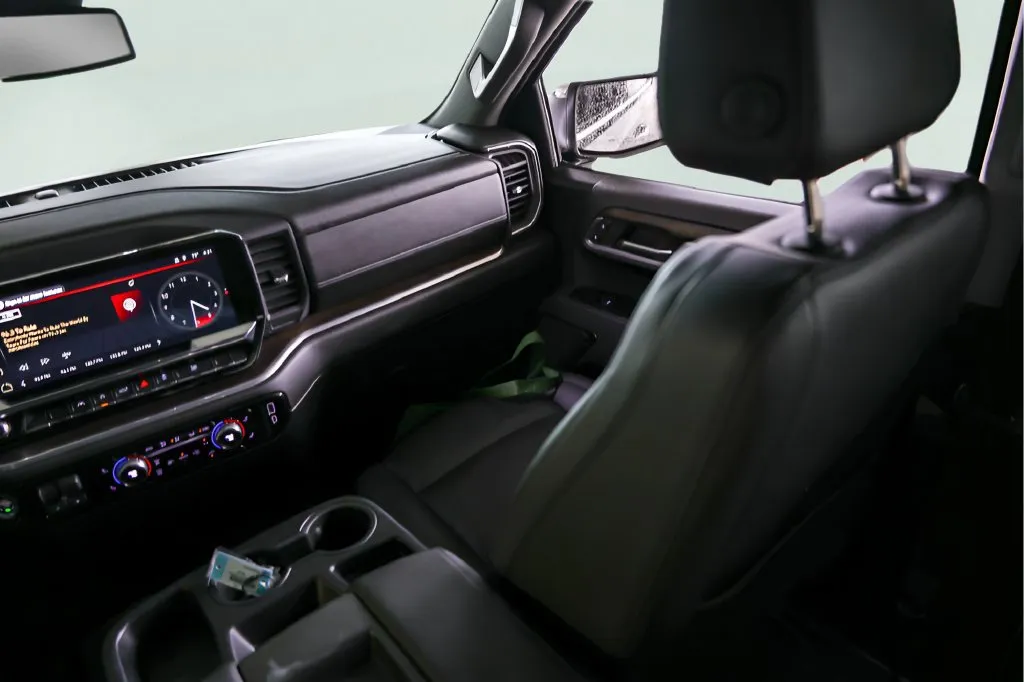 GMC Sierra photo 28
