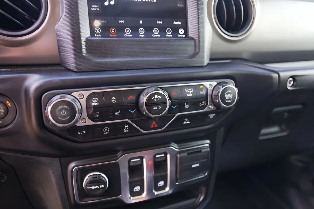 Jeep Wrangler photo 20