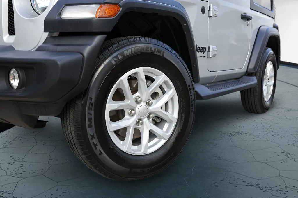 Jeep Wrangler photo 3