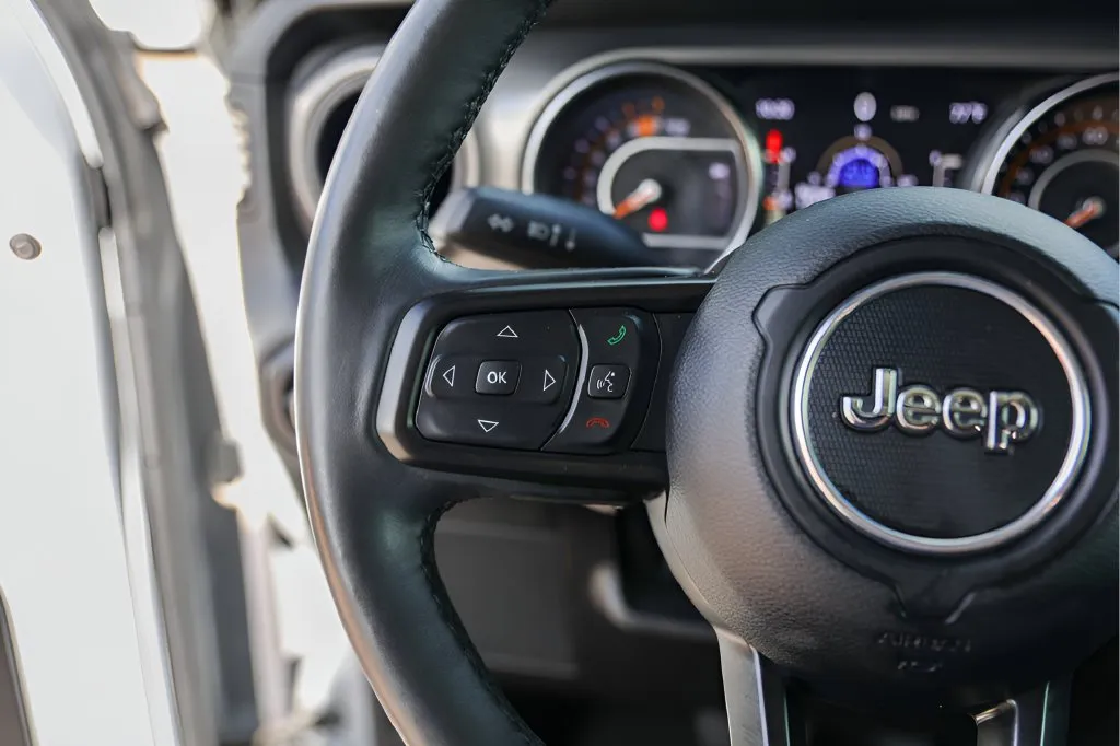 Jeep Wrangler photo 16