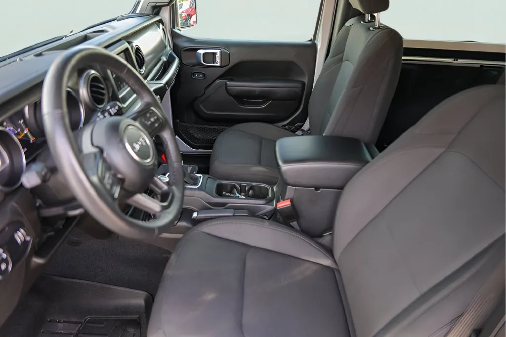 Jeep Wrangler photo 11
