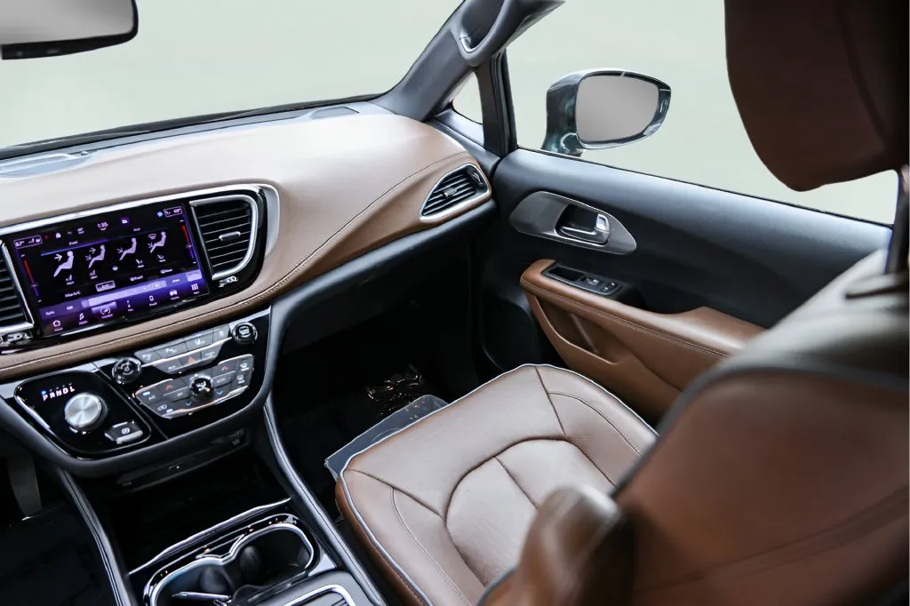 Chrysler Pacifica photo 30