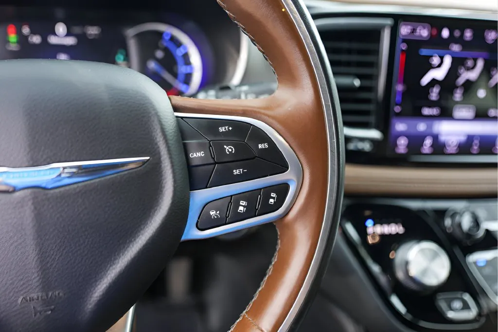 Chrysler Pacifica photo 15