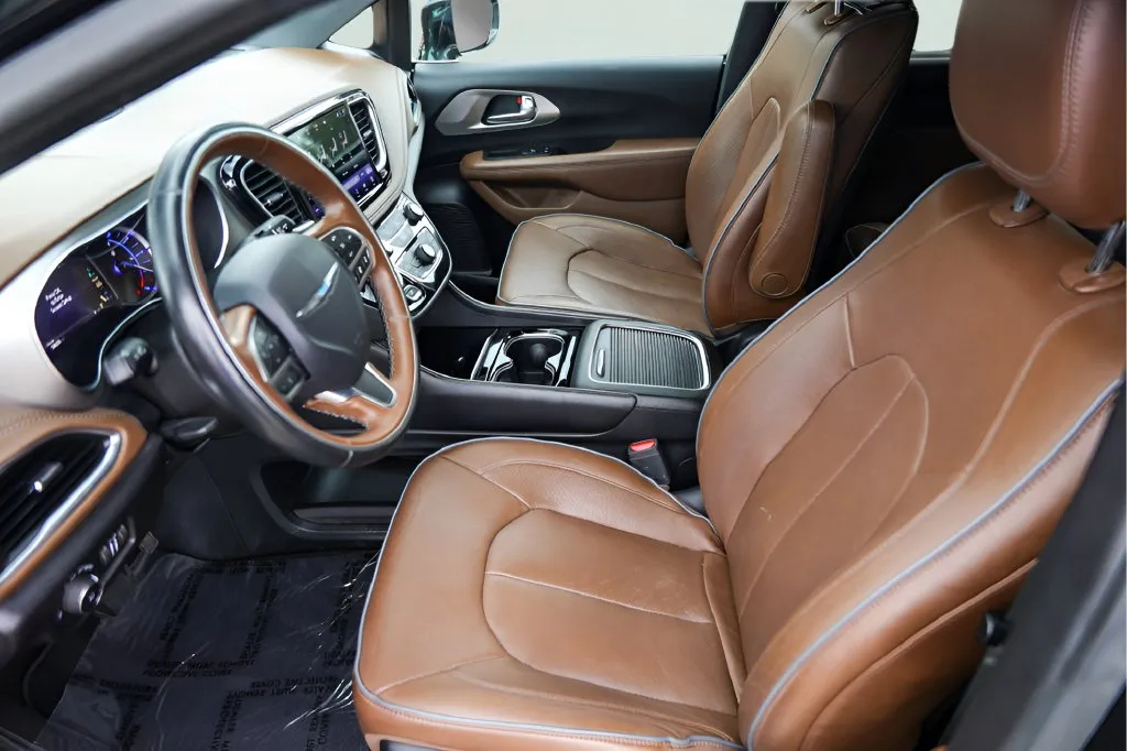 Chrysler Pacifica photo 11