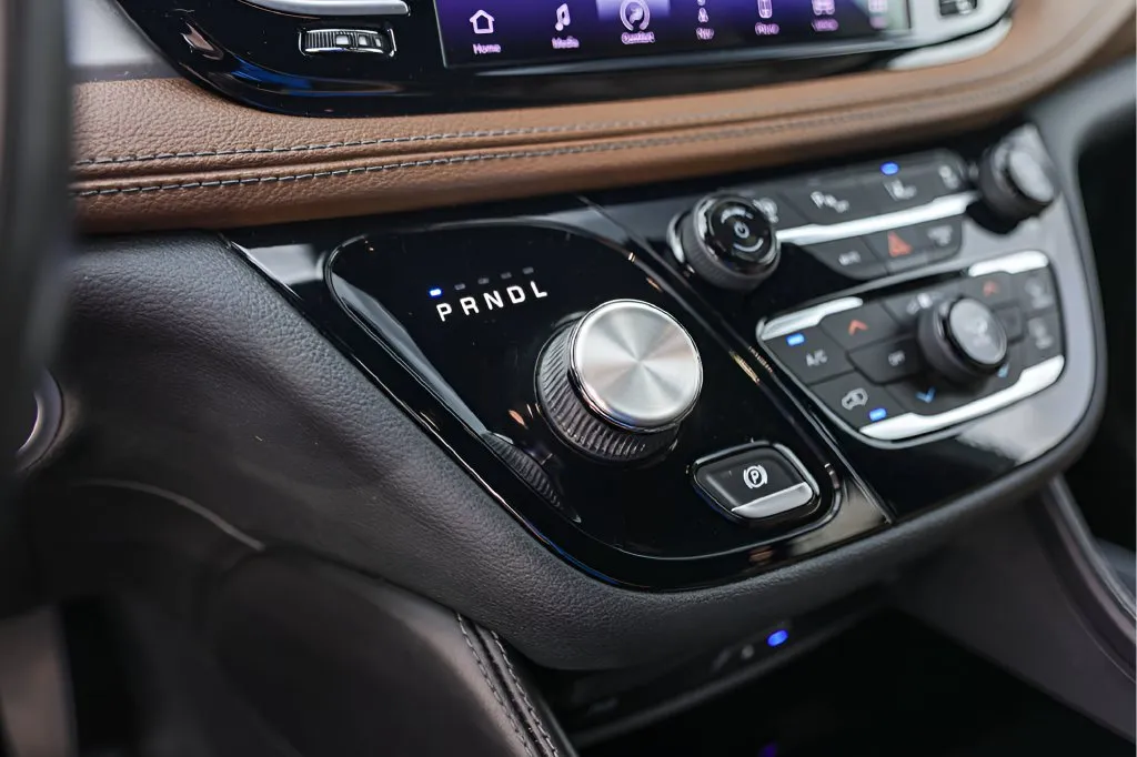 Chrysler Pacifica photo 21