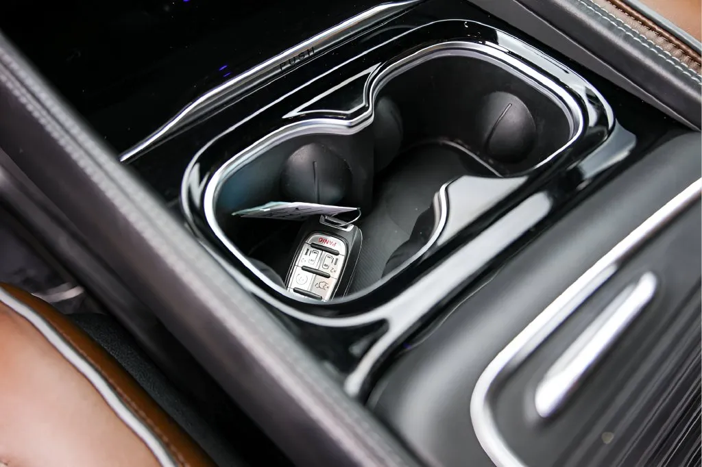 Chrysler Pacifica photo 22