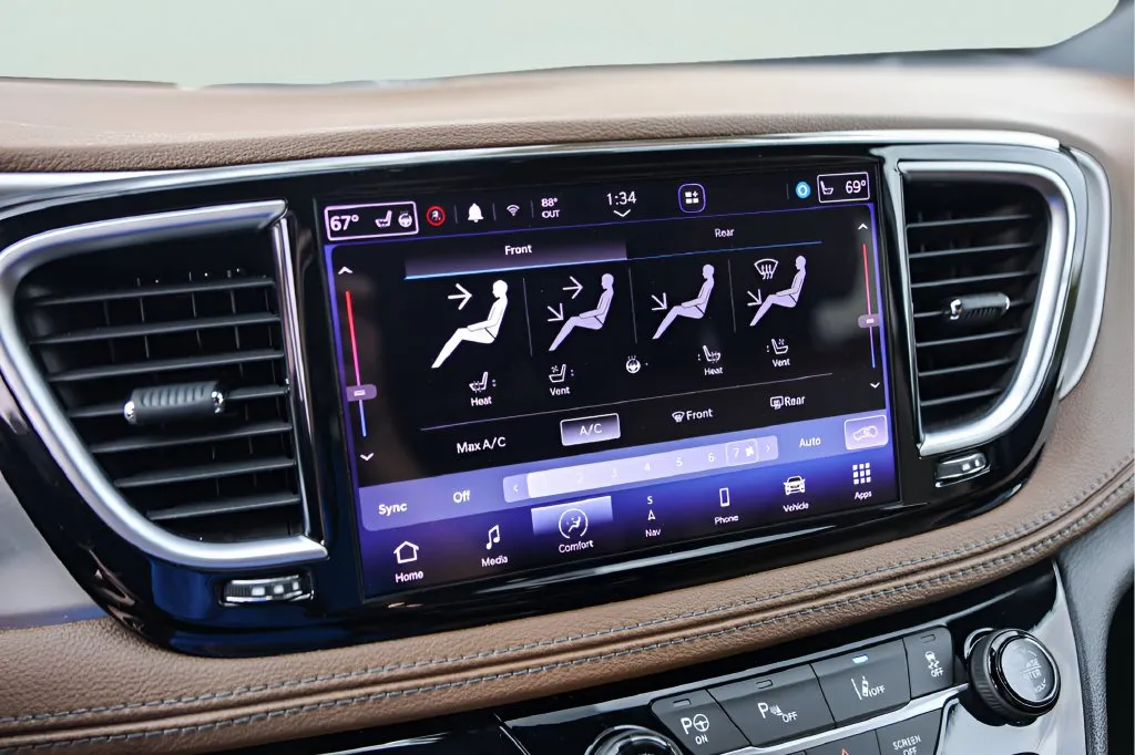 Chrysler Pacifica photo 18