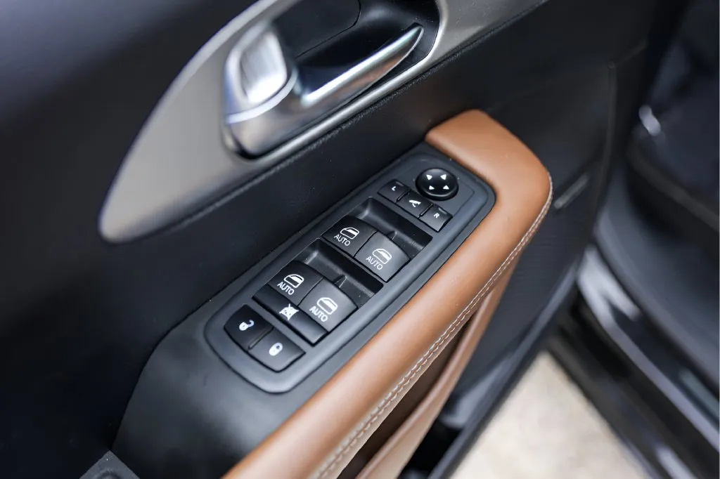 Chrysler Pacifica photo 24
