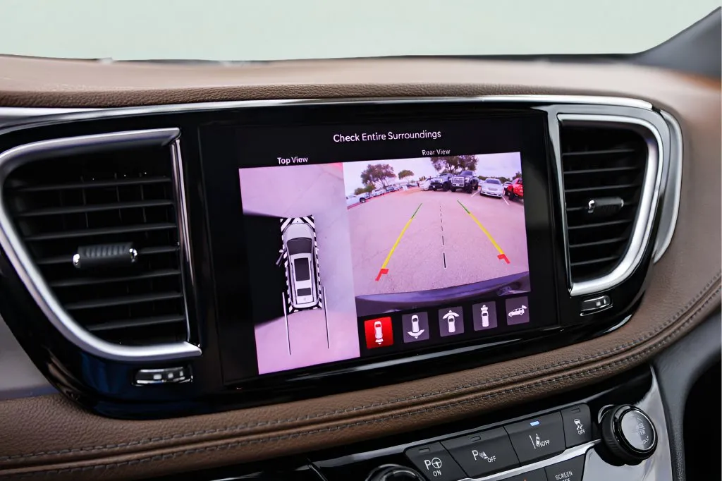 Chrysler Pacifica photo 19
