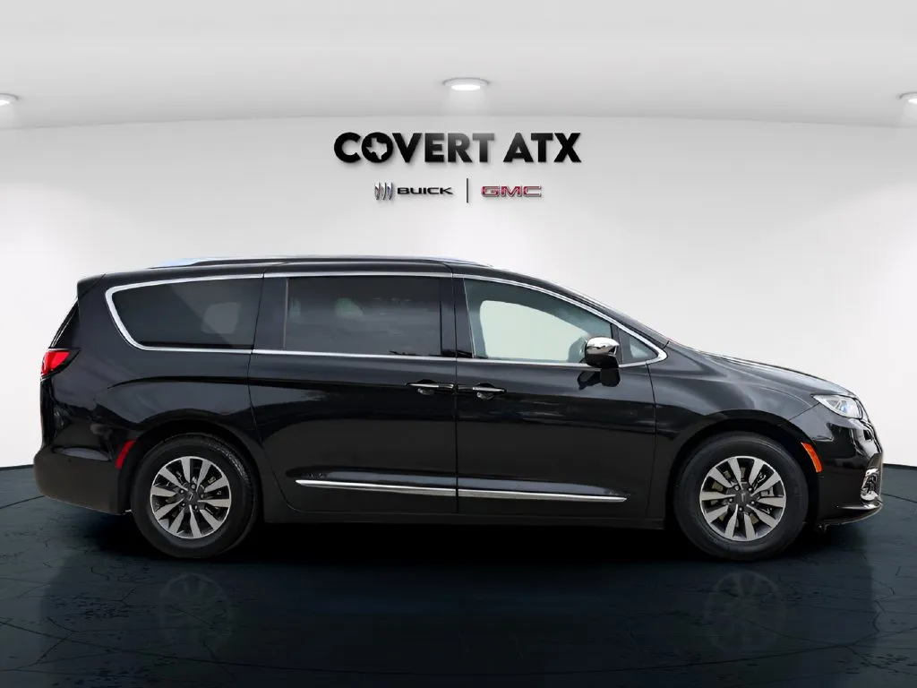 Chrysler Pacifica photo 7