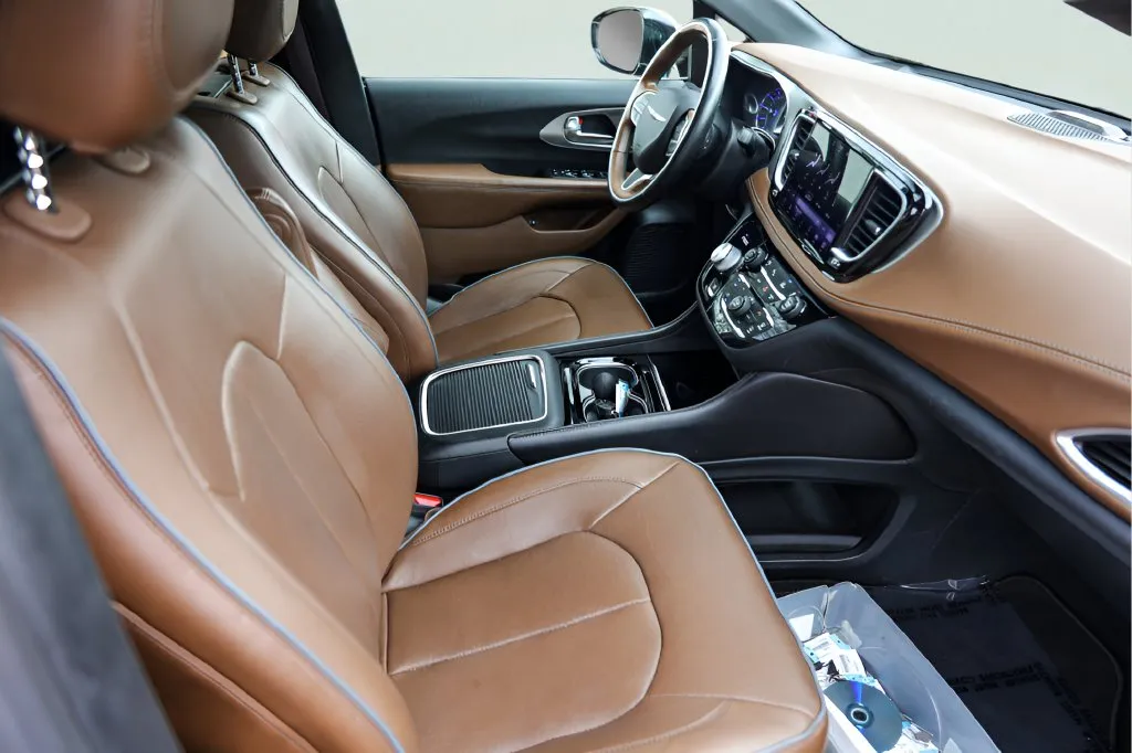 Chrysler Pacifica photo 32