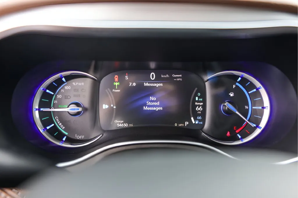 Chrysler Pacifica photo 13