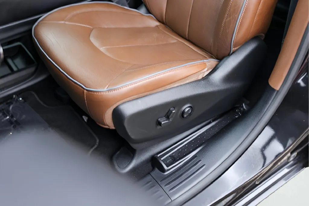 Chrysler Pacifica photo 10