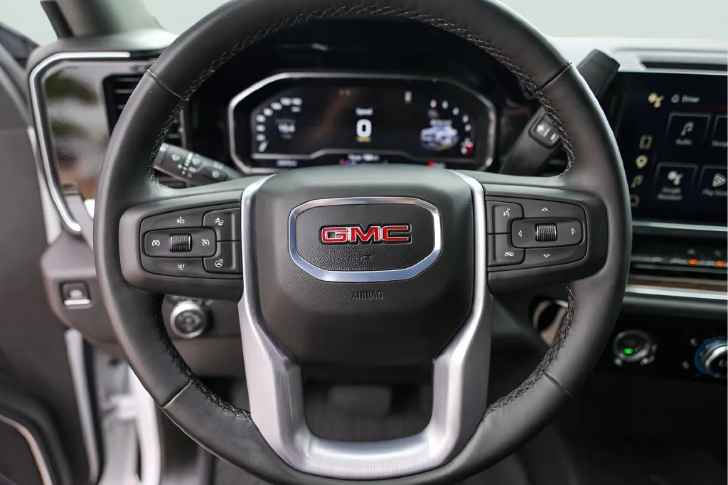 GMC Sierra photo 14