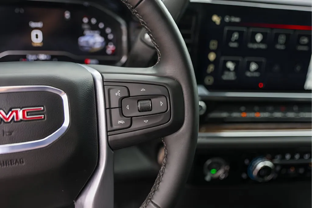 GMC Sierra photo 15