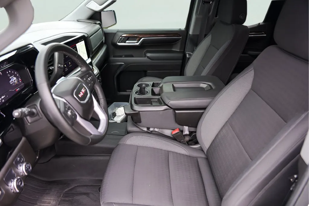 GMC Sierra photo 11