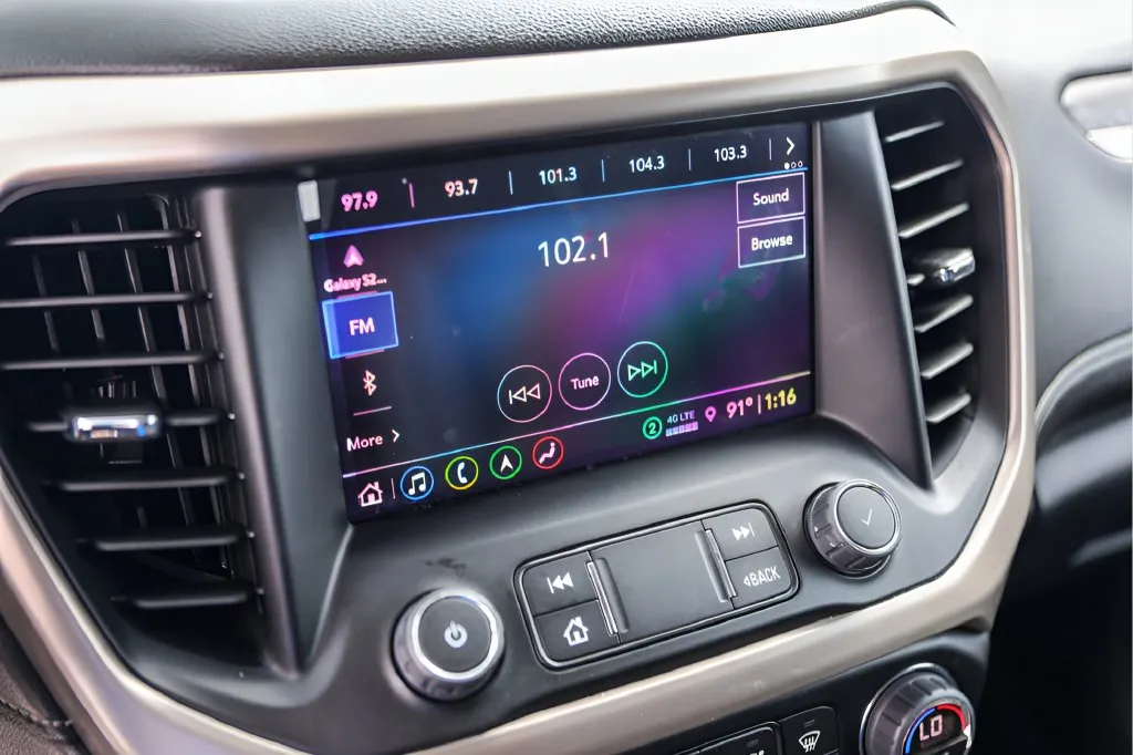 GMC Acadia photo 13