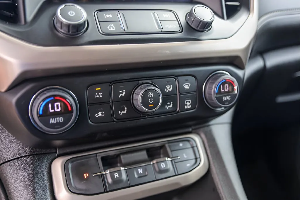 GMC Acadia photo 15