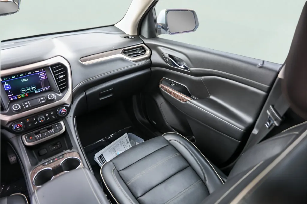 GMC Acadia photo 24