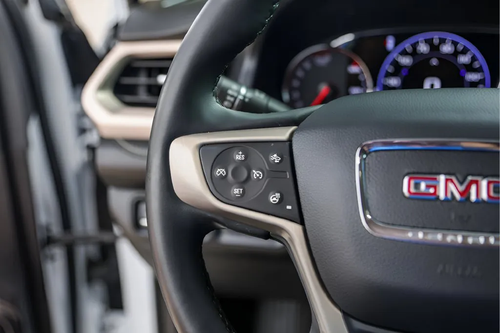 GMC Acadia photo 11