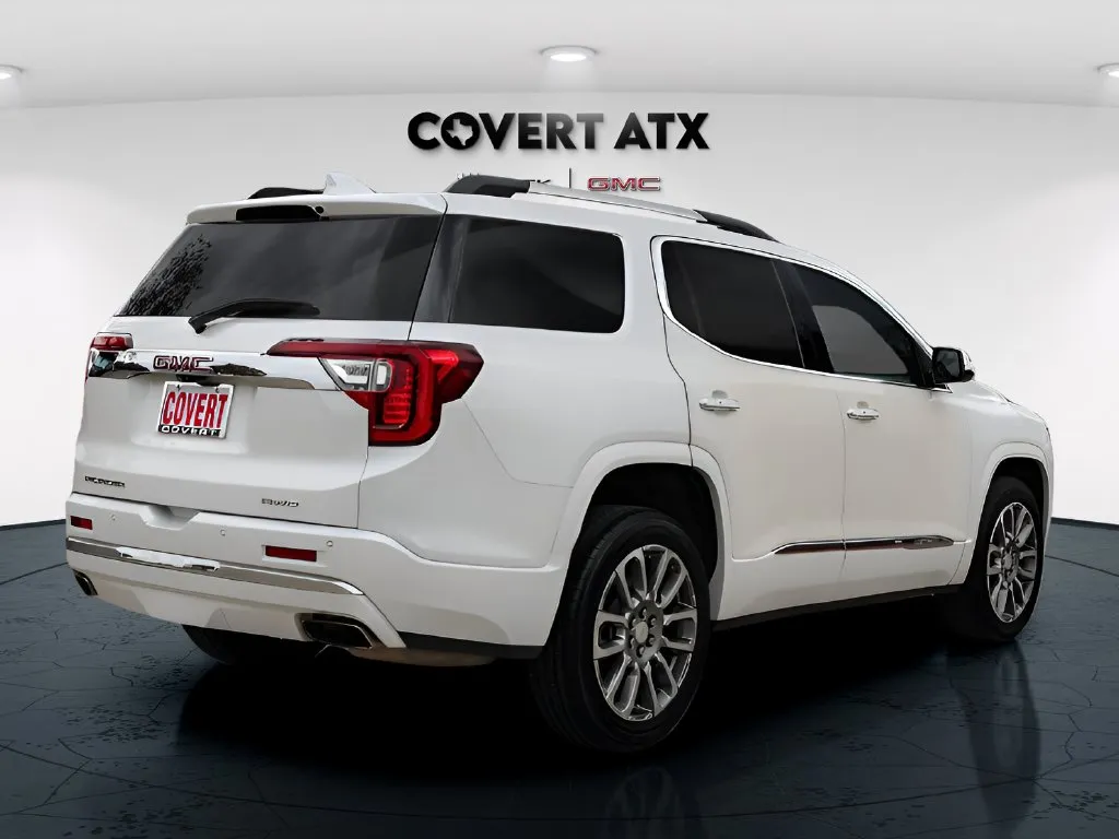 GMC Acadia photo 2