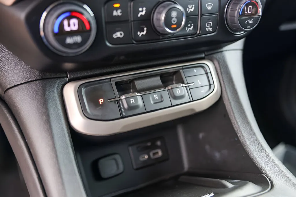GMC Acadia photo 16